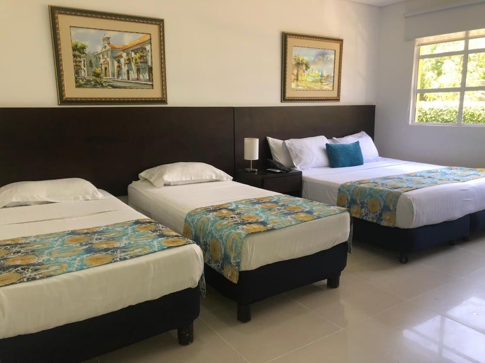 Hotel San Martin Quadruple Room, 1 King Size Bed, 2 Single Beds 3