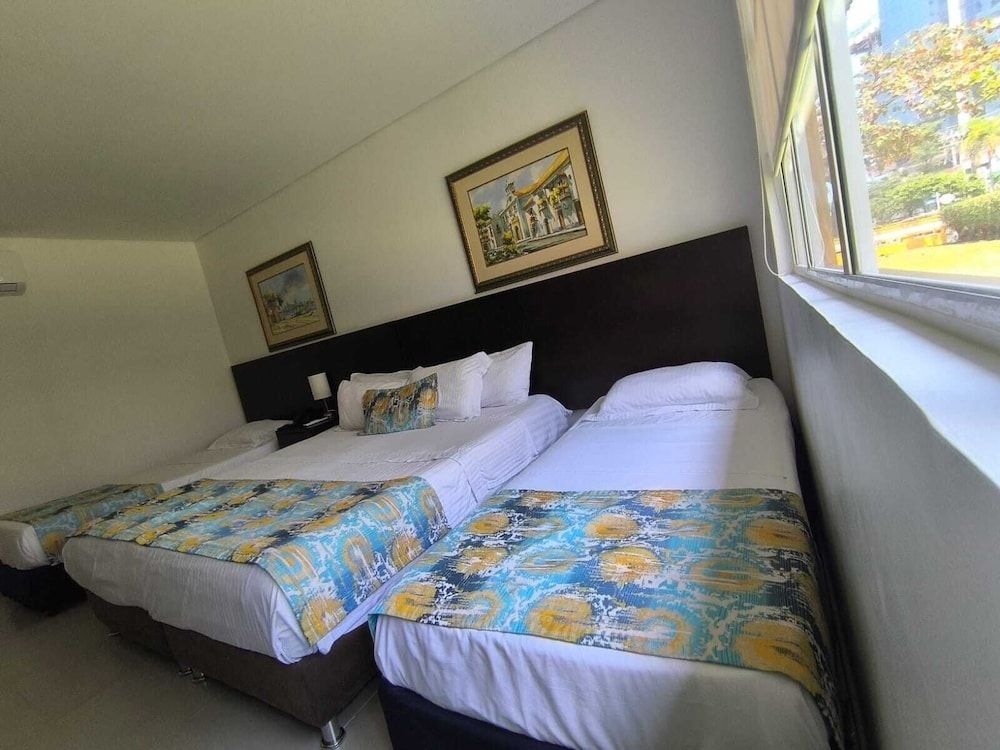 Hotel San Martin Quadruple Room, 1 King Size Bed, 2 Single Beds 5