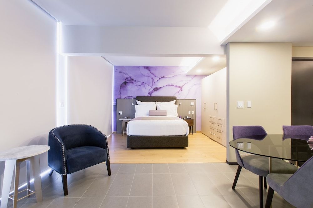 HS HOTSSON Long Stay CDMX Condesa Sur Junior Room, 1 Queen Bed, Kitchenette, City View 3