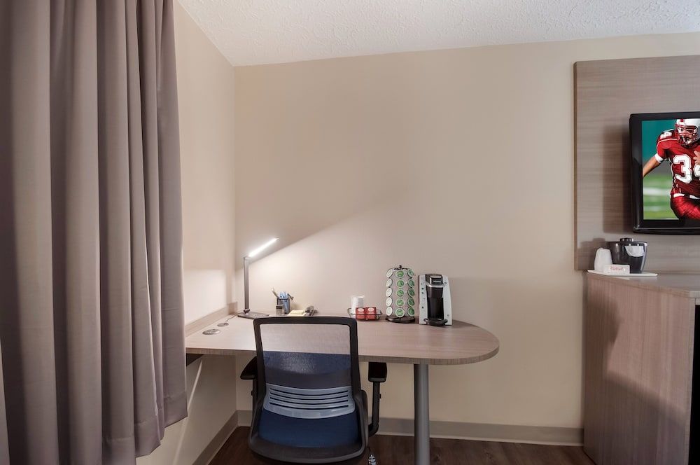 Red Roof Inn Dahlgren - Naval Base Superior Room, 1 King Bed, Non Smoking 2