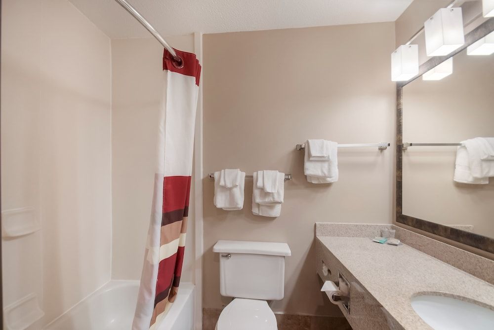 Red Roof Inn Dahlgren - Naval Base Superior Room, 1 King Bed, Non Smoking, Jetted Tub 8