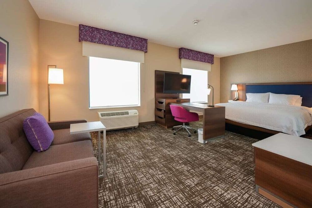 Suite, 1 King Bed, Accessible (Hearing)