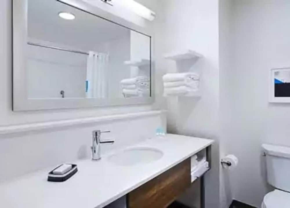Room, 1 King Bed, Accessible (Hearing)