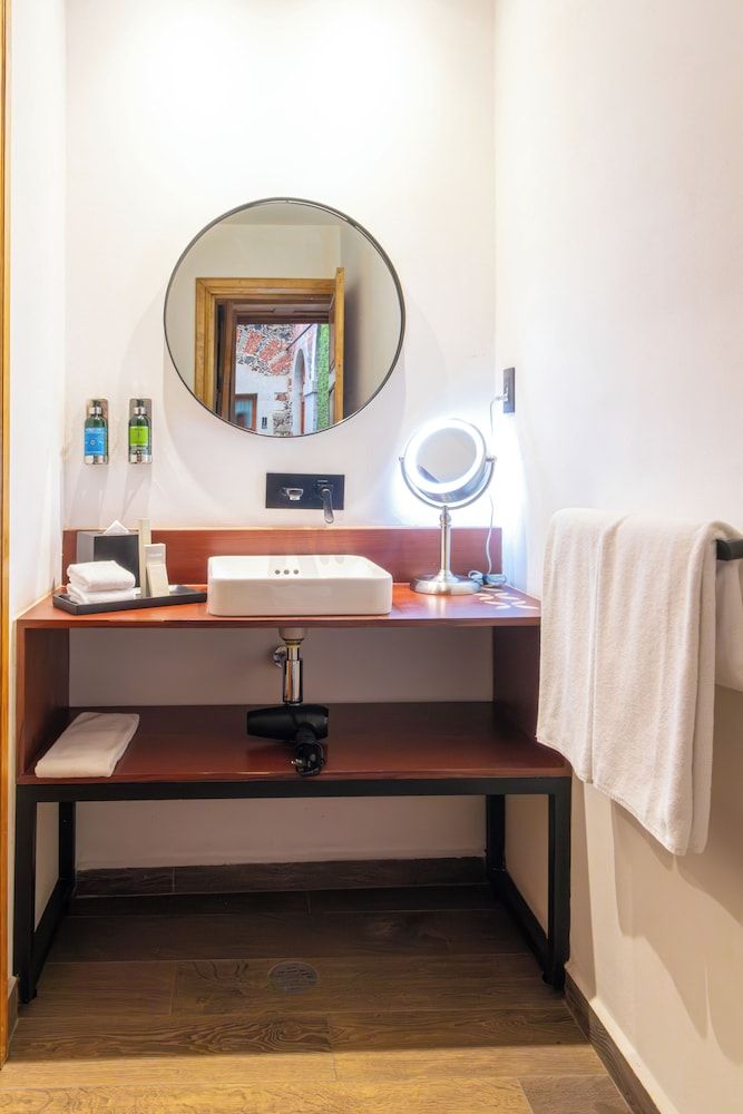 Casa de la Luz Hotel Boutique Junior Suite 1 King Bed 4