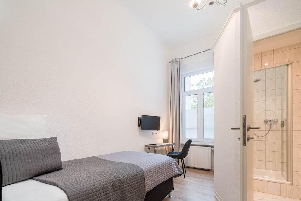 Aurora Hotel Single Room 3