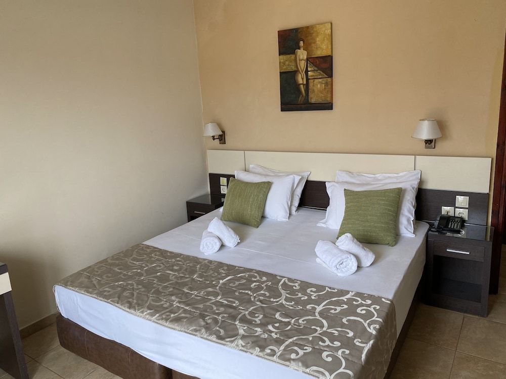 Apartment, 2 Bedrooms, Partial Sea View