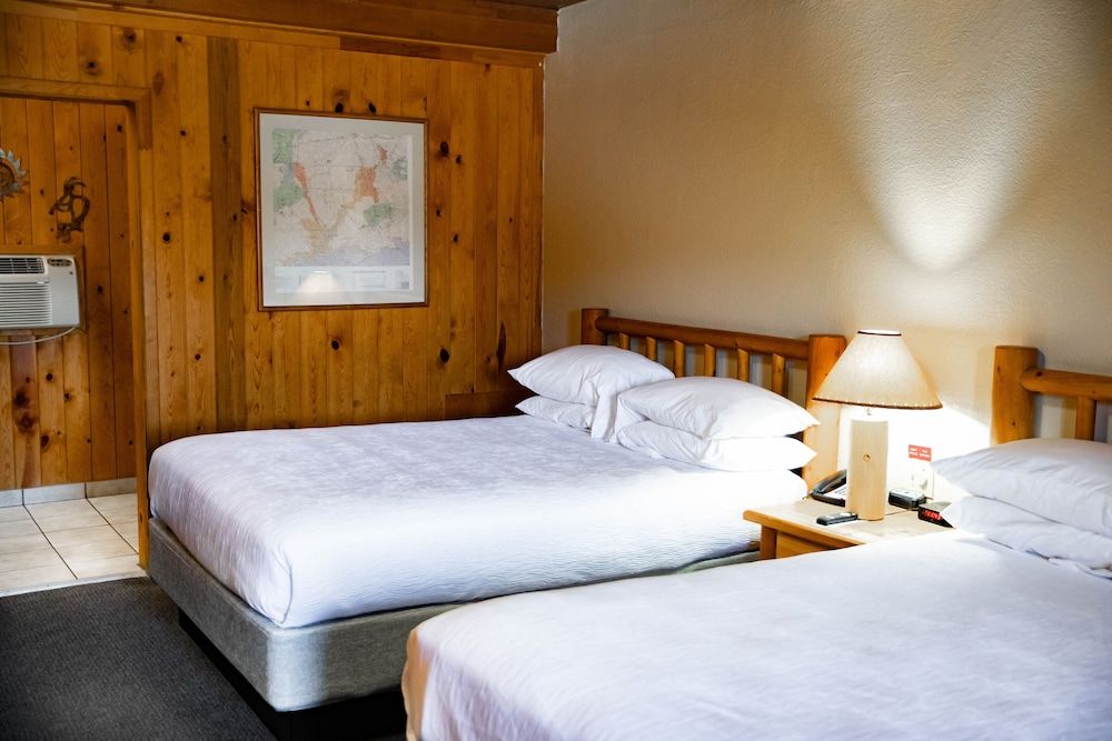 Big Horn Lodge Double Room, 2 Queen Beds (No Pets) 3
