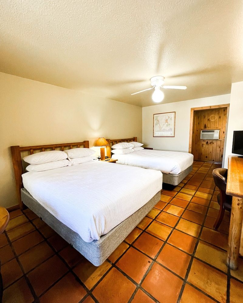Big Horn Lodge Double Room, 2 Queen Beds (Pet-Friendly) 2
