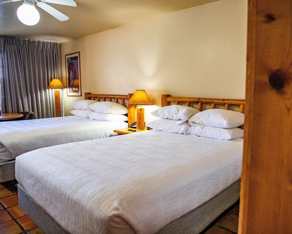 Big Horn Lodge Double Room, 2 Queen Beds (Pet-Friendly) 3