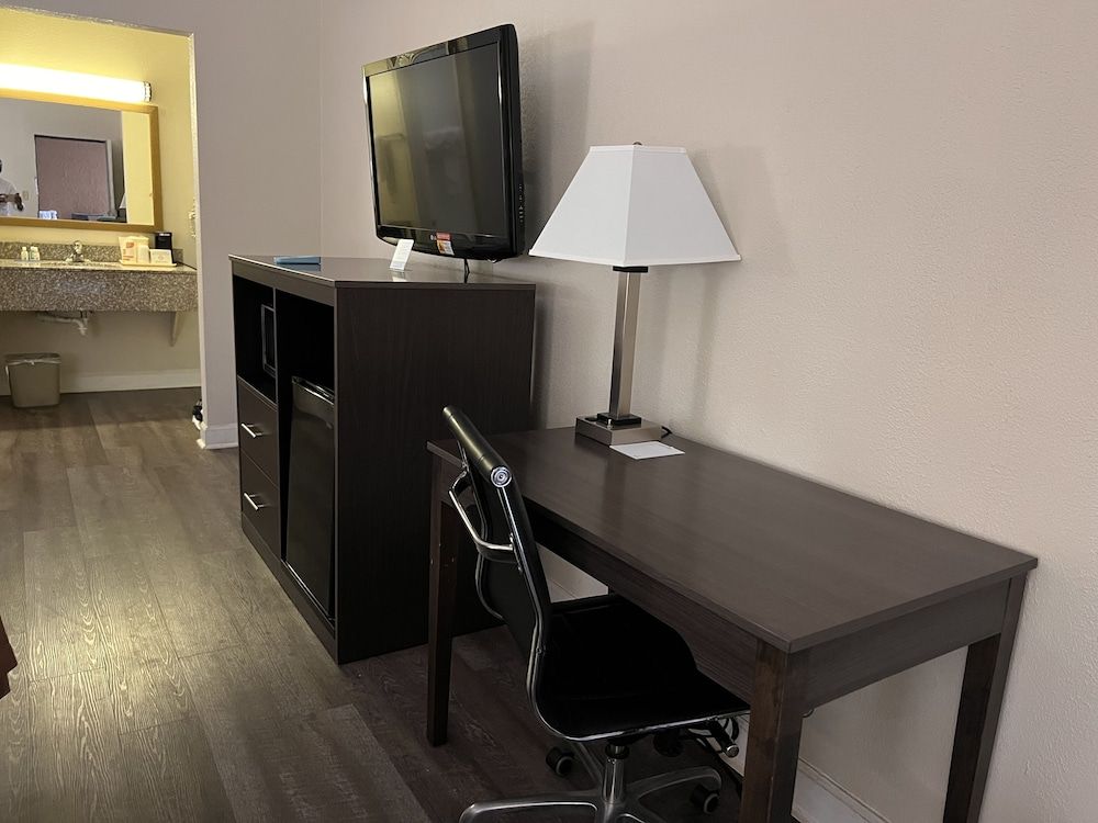 Quality Inn Maysville Standard Room, 2 Queen Beds, Non Smoking 12