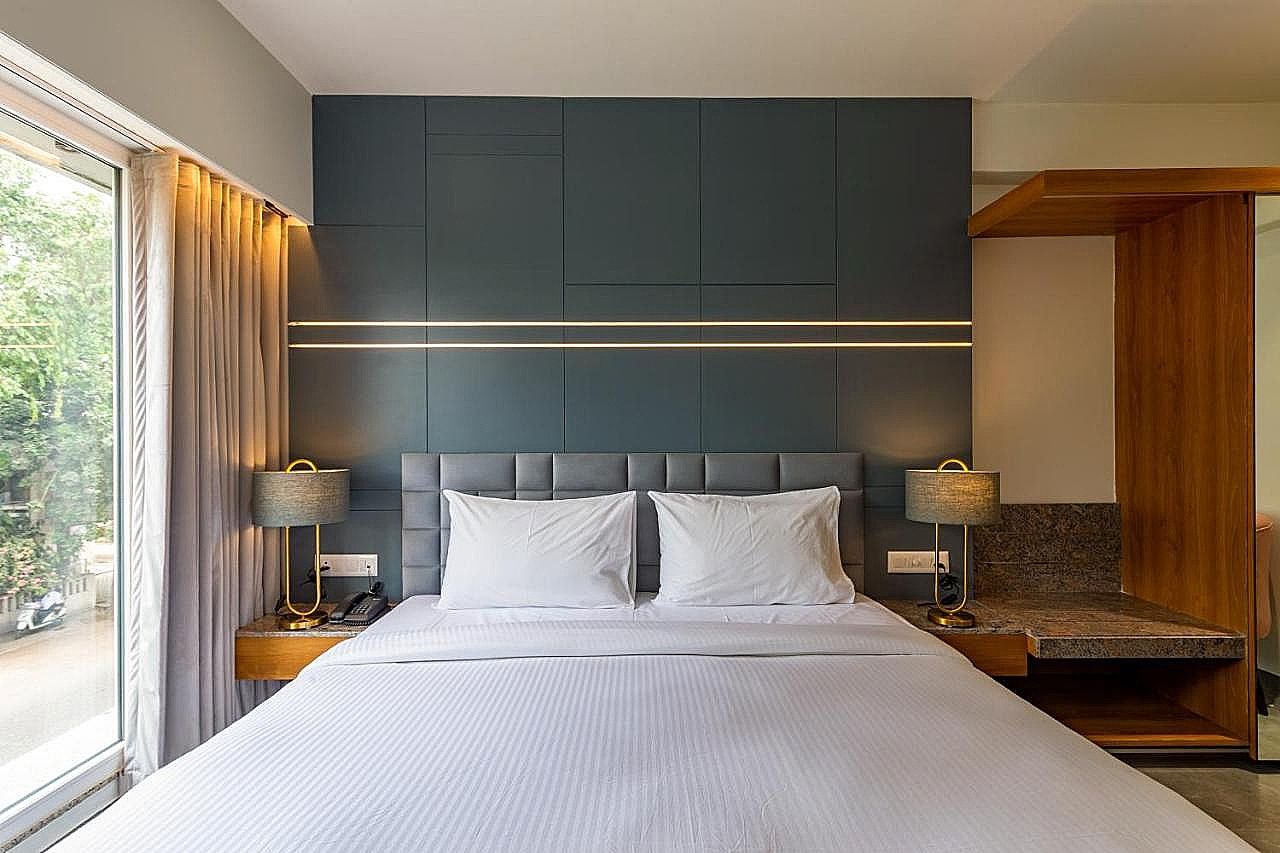 Hotel Nalanda Deluxe Room 4