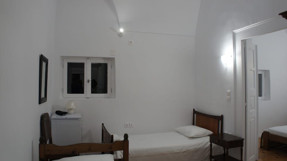 undefined Marcos Rooms 9