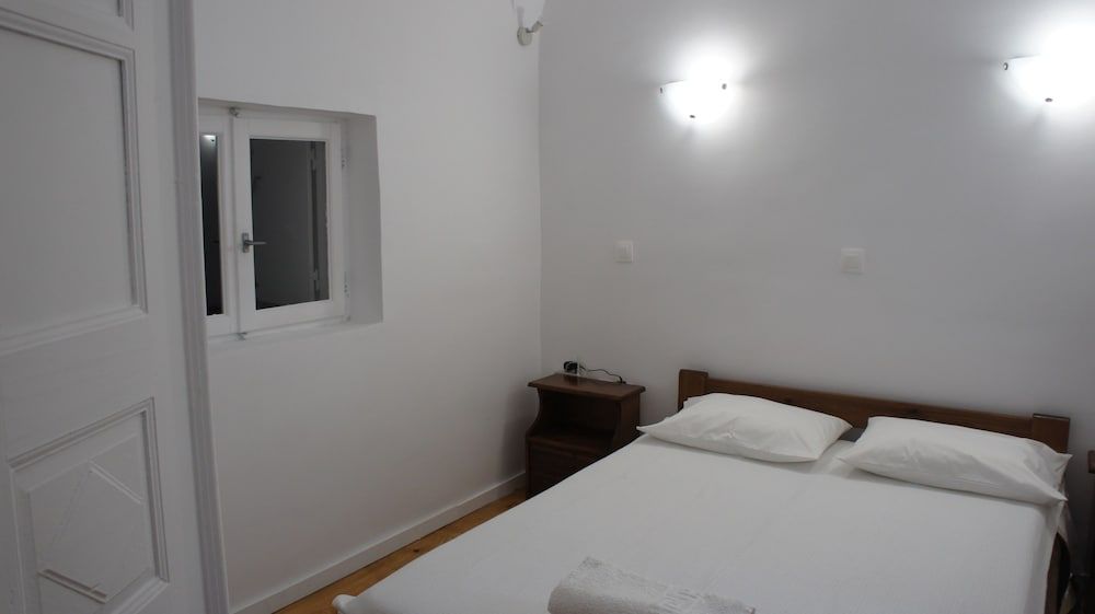 undefined Marcos Rooms 10