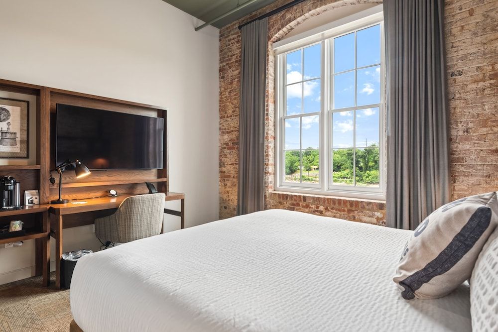 Classic Room, 1 King Bed, River Front
