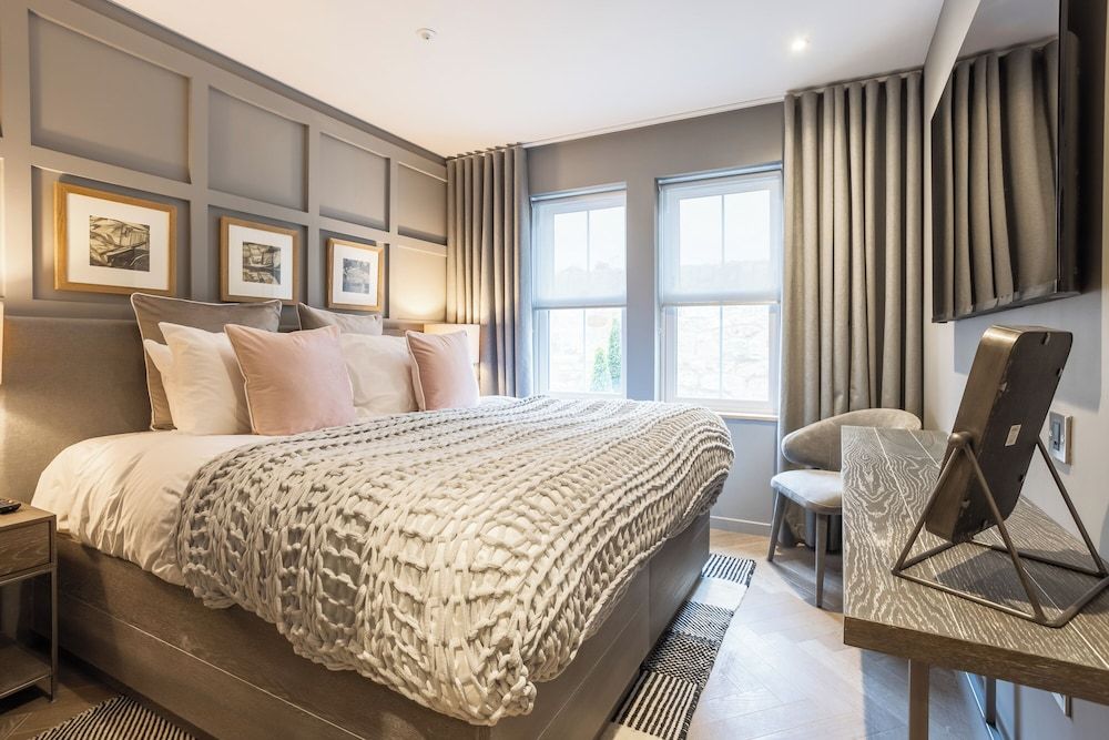 Classic 2-Bedroom Apartment - 2 bedrooms (1 King or 2 Singles)