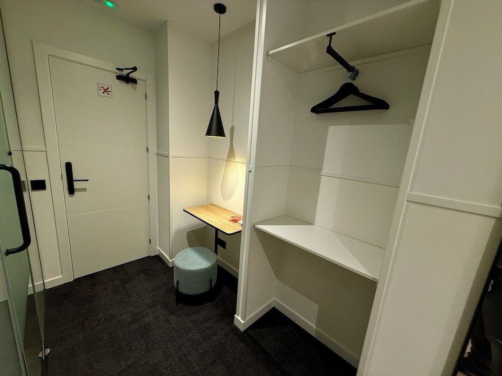 MuchoMadrid Standard Double Room, 1 Double Bed, Private Bathroom, City View 7