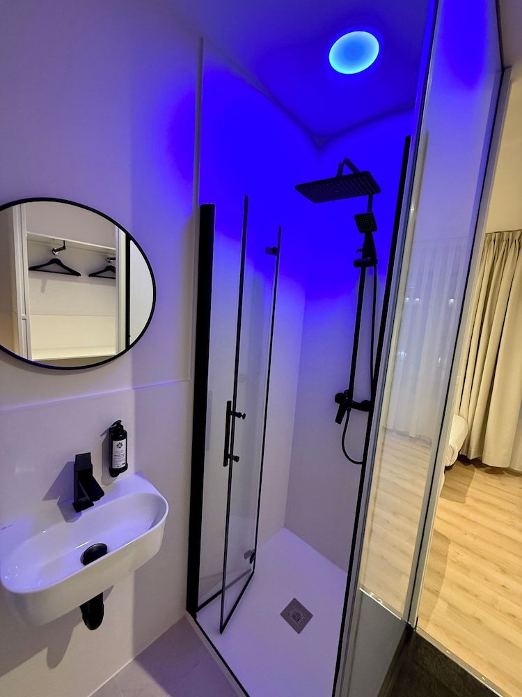 MuchoMadrid Standard Double Room, 1 Double Bed, Private Bathroom, City View 4