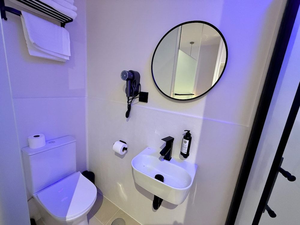 MuchoMadrid Standard Double Room, 1 Double Bed, Private Bathroom, City View 5