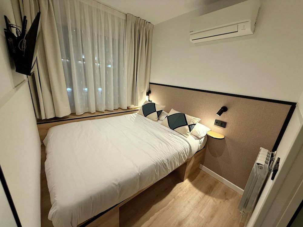 MuchoMadrid Standard Double Room, 1 Double Bed, Private Bathroom, City View
