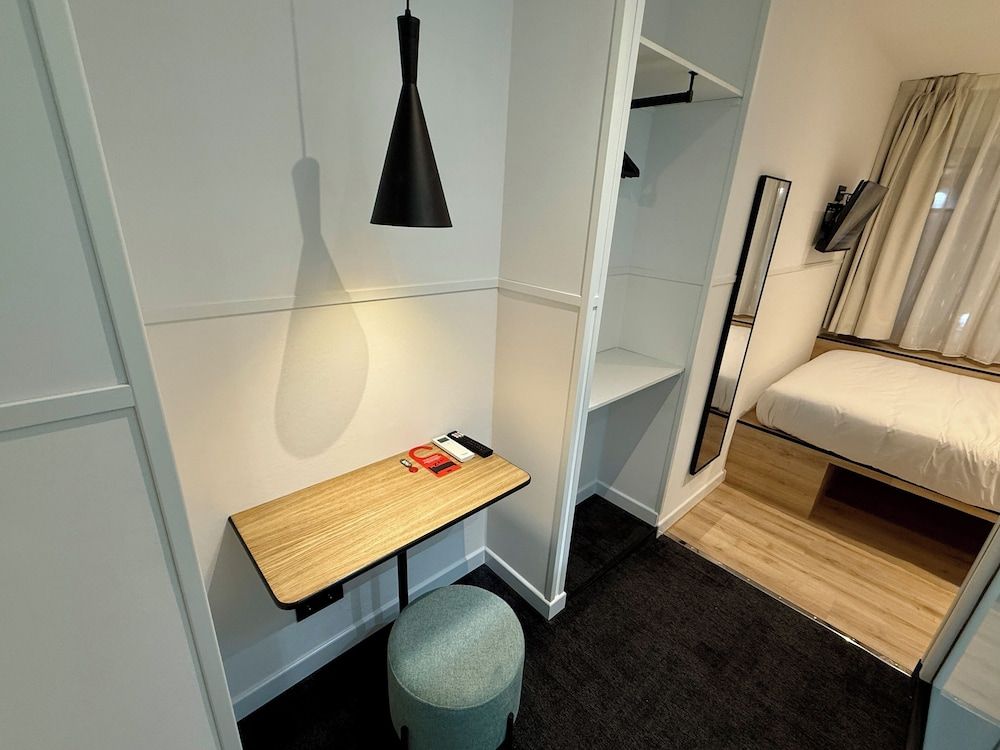 MuchoMadrid Standard Double Room, 1 Double Bed, Private Bathroom, City View 6