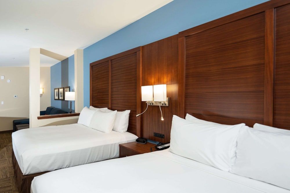 Suite, Multiple Beds, Non Smoking (Wet Bar)