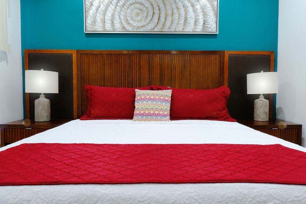 Victoria City Hotel Deluxe Suite, 1 King Bed with Sofa bed 3