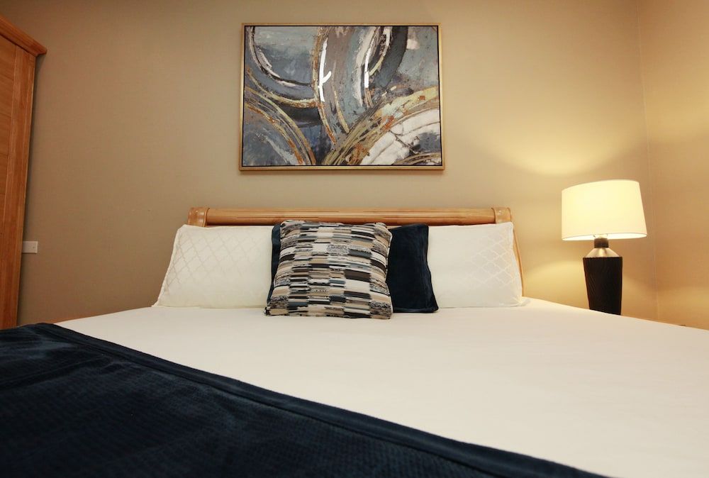 Victoria City Hotel Standard Double Room, 1 King Bed 4