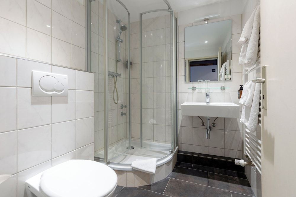 Auto-Parkhotel Comfort Double Room, Non Smoking, Courtyard View 3