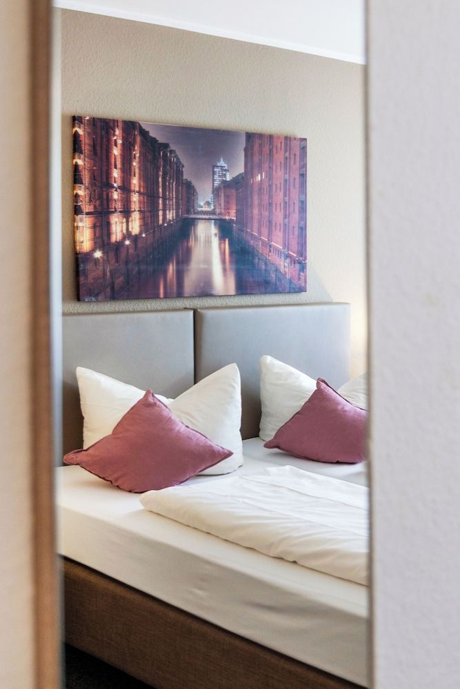 Auto-Parkhotel Comfort Double Room, Non Smoking, Courtyard View 4