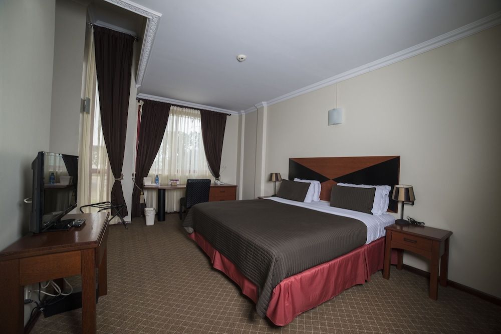 undefined Hotel Elegance N.V. 5