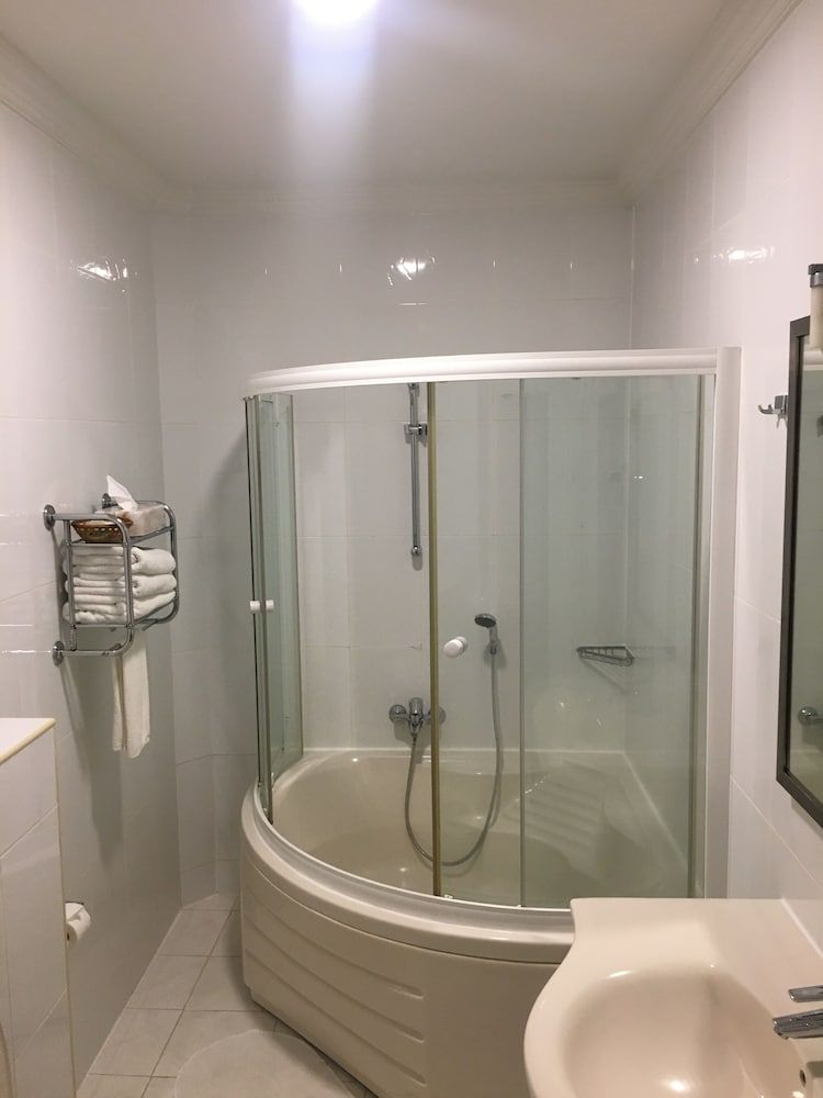 undefined Hotel Elegance N.V. 8