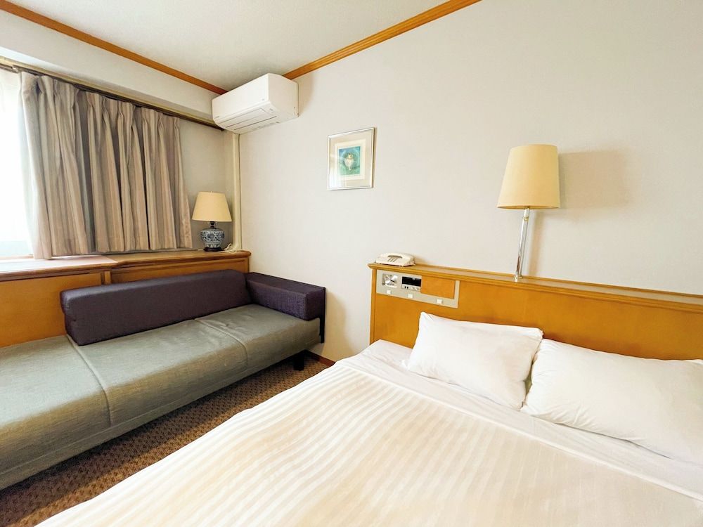 Large Double Room, Smoking
