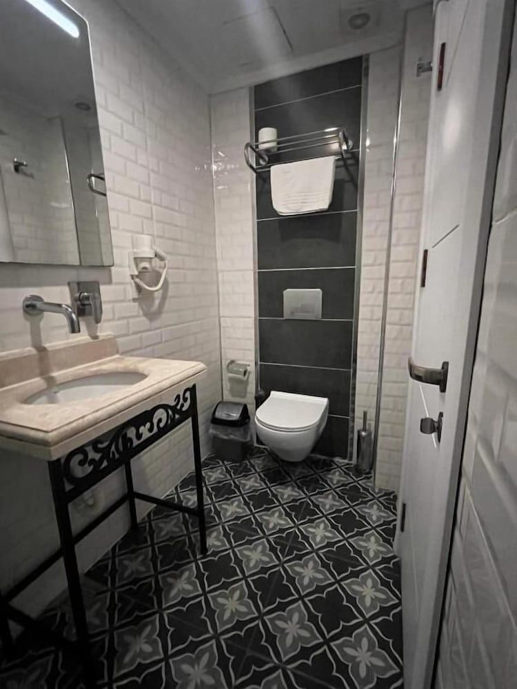 Good Night Hotel Istanbul Large Standard Double Room 7