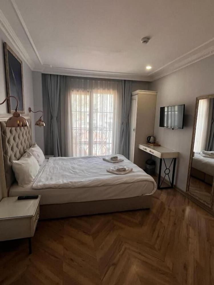 Good Night Hotel Istanbul Large Standard Double Room 4