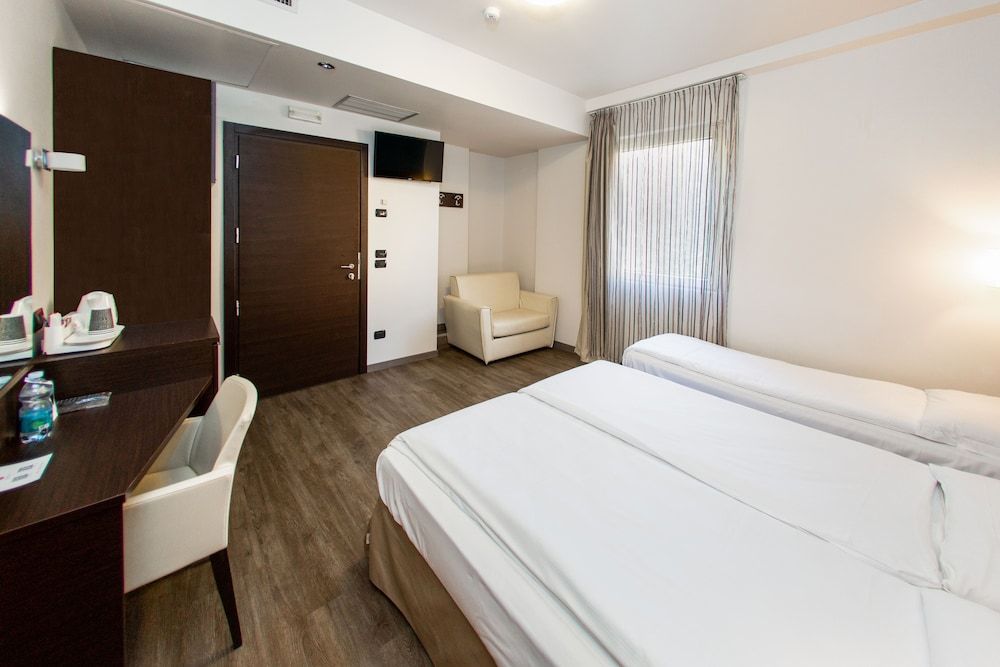 Hotel Bonotto Standard Quadruple Room 3