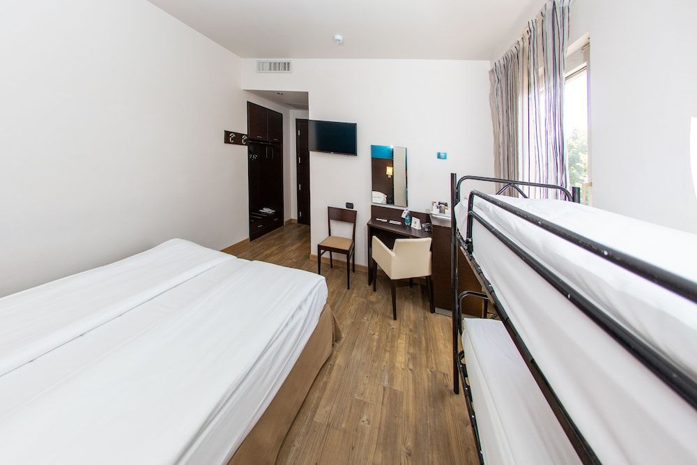 Hotel Bonotto Standard Quadruple Room 2