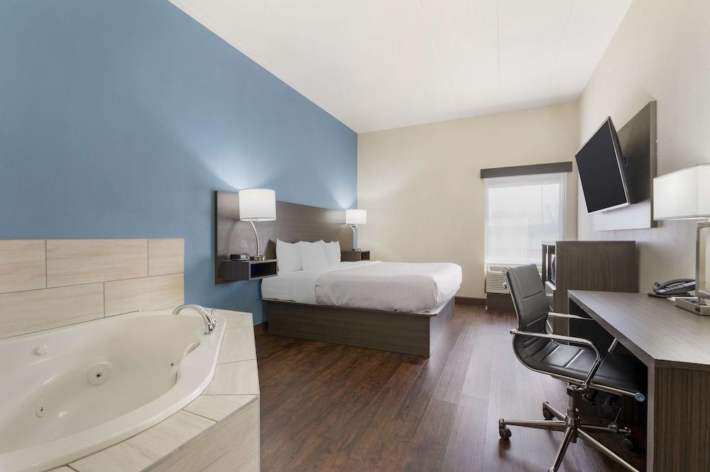 Standard Room, 1 King Bed, Non Smoking, Jetted Tub (Shower Only)