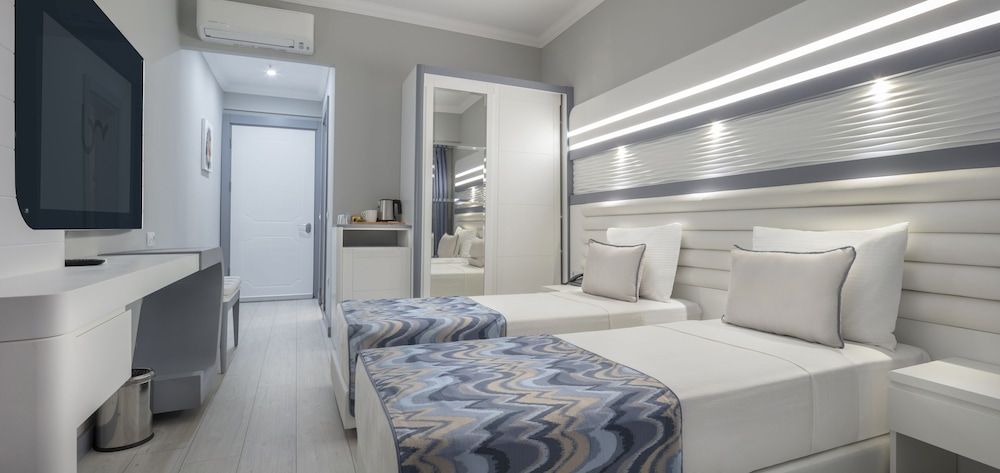 Standard Double or Twin Room, Pool View