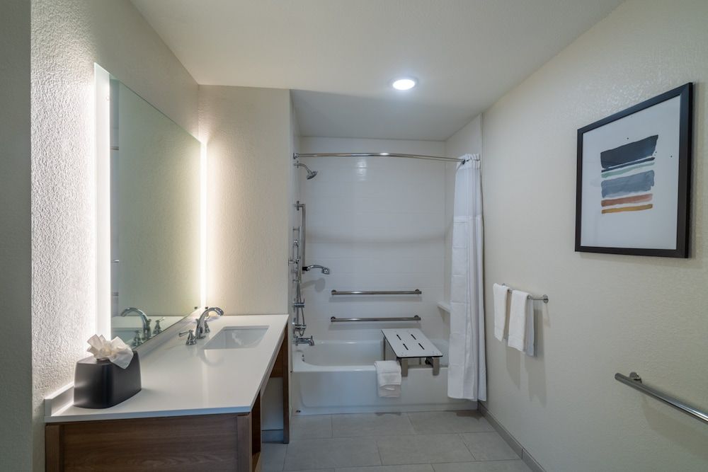 Studio Suite, 1 Queen Bed, Mobility Accessible, Kitchen (Accessible Tub)