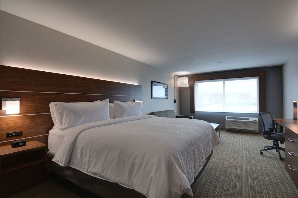 Suite, 1 Queen Bed (Additional Living Area)