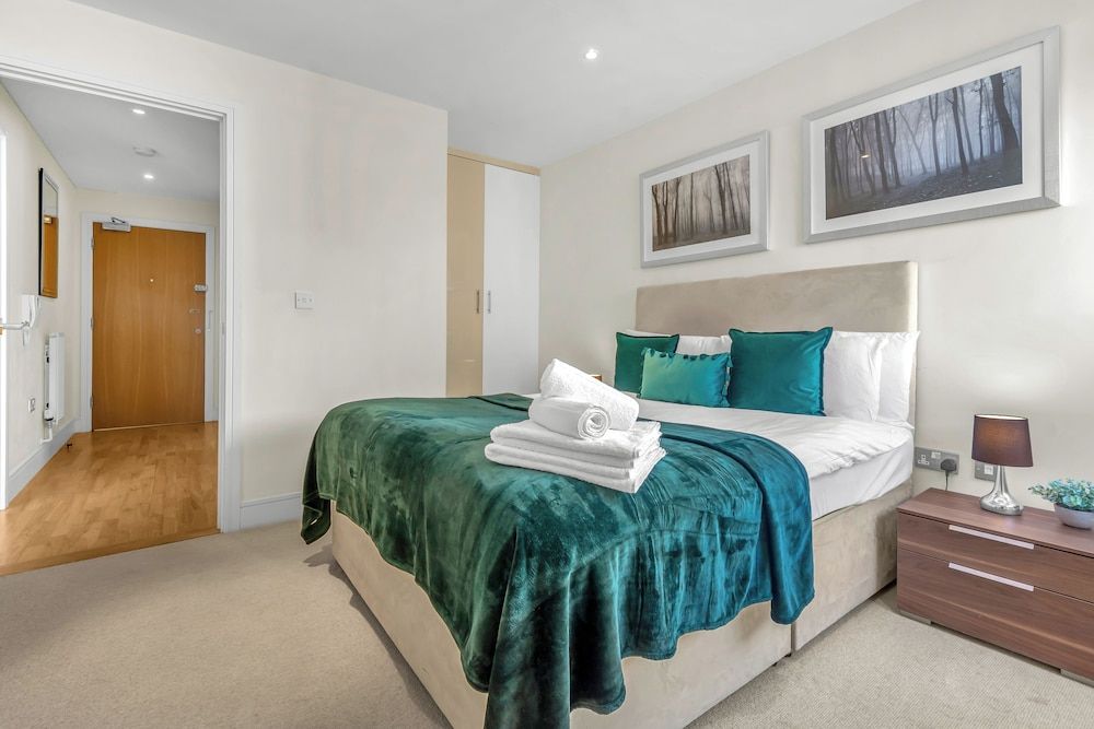 undefined Spacious Serviced Apartments Canary Wharf 9