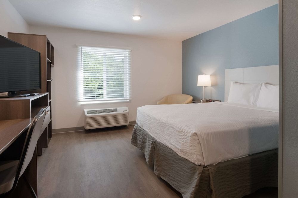 Room, 1 Queen Bed, Accessible, Non Smoking (Accessible Tub)
