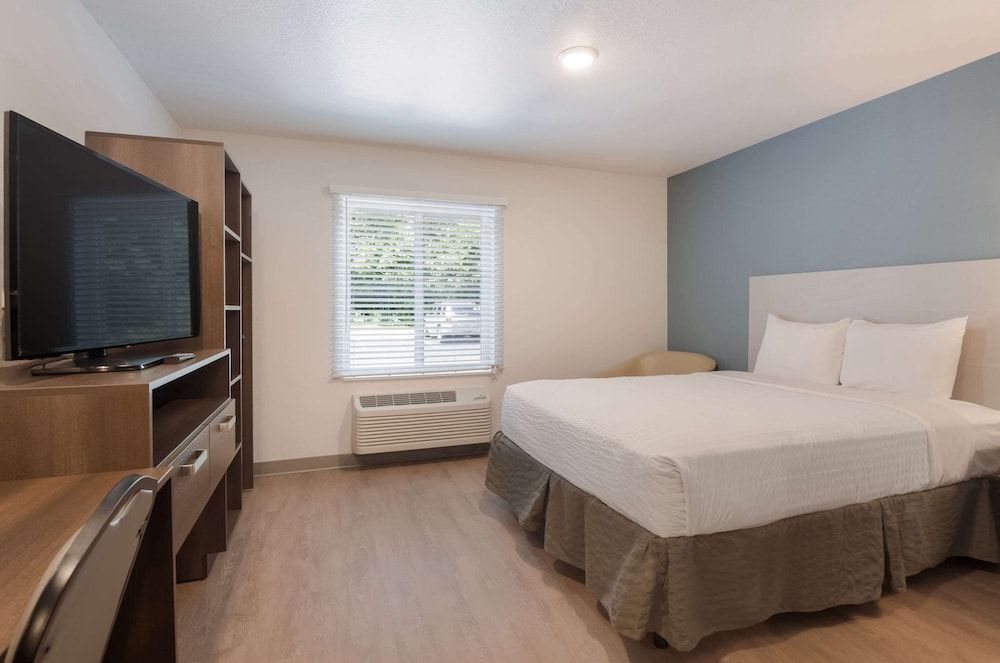 Room, 1 Queen Bed, Non Smoking (Roll-In Shower)