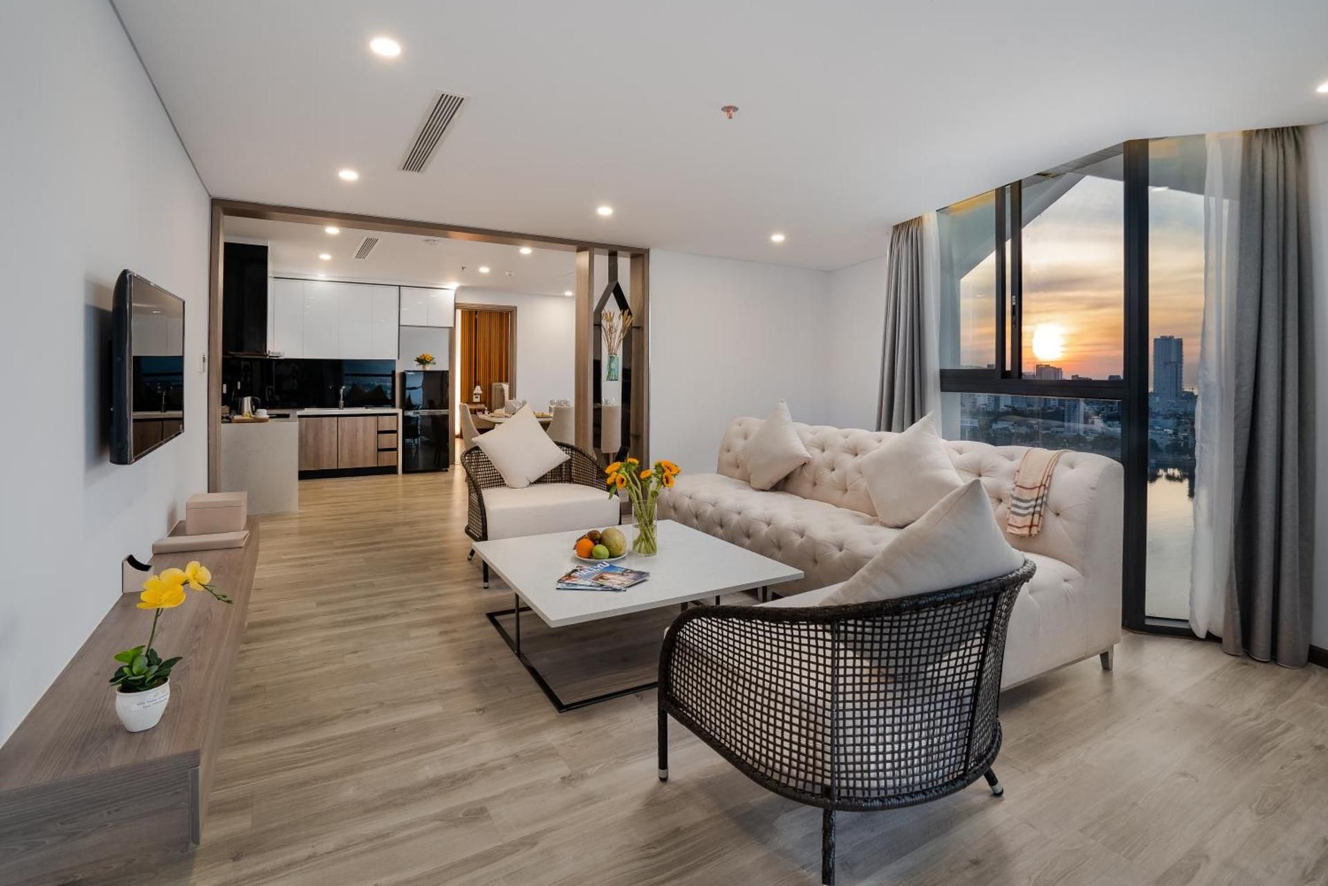 Special Offer -Two Bedroom Riverview Apartment with Kitchen and Bathtub