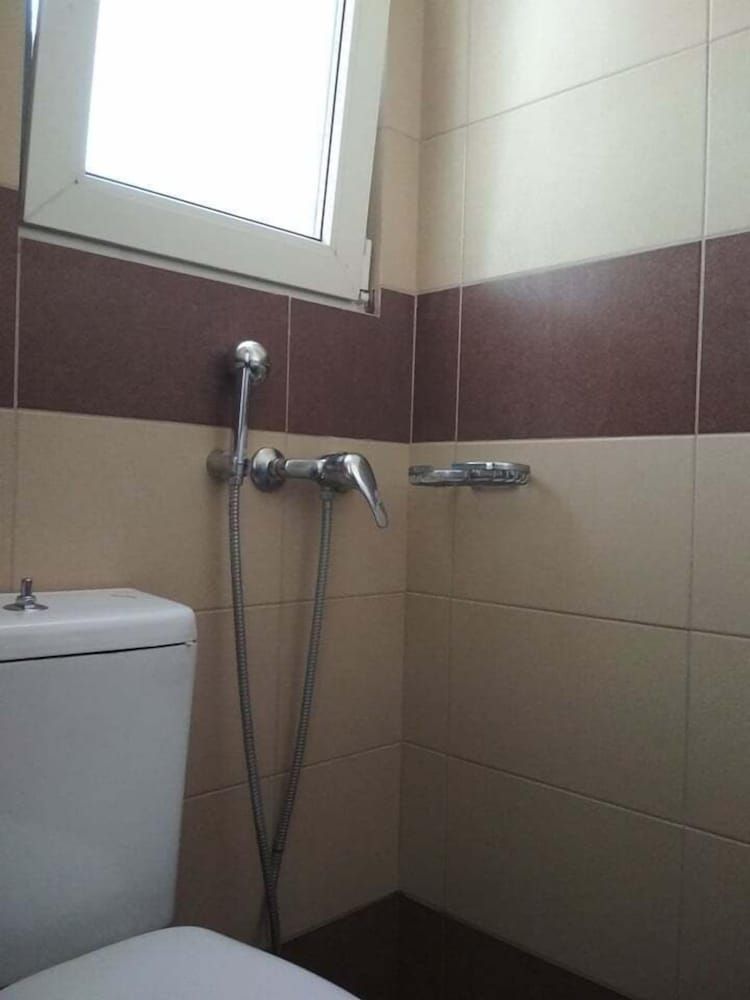 Pella Inn Hostel Basic Double Room 4