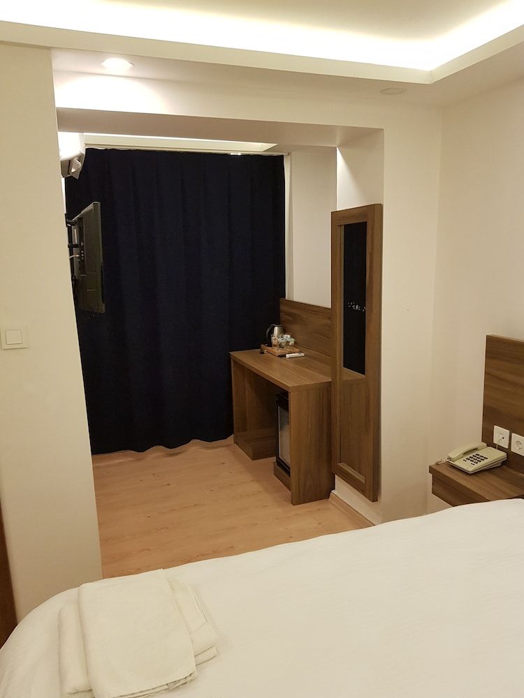 Mitani Suites Standard Double Room