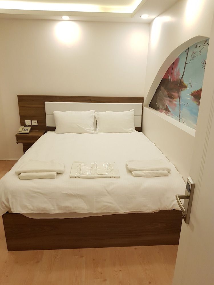 Mitani Suites Standard Double Room 3