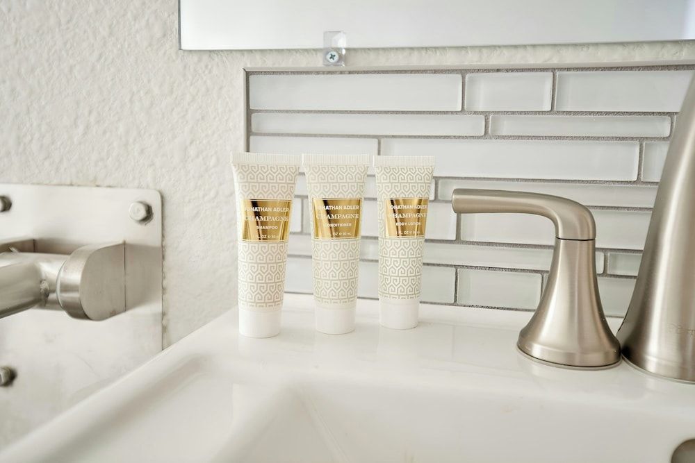 Sonder by Marriott Bonvoy Osage Apartments LoHi Studio, 1 Queen Bed (Mobility Accessible w/ Roll-in Shower) 5