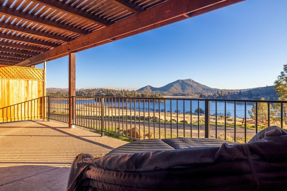 Quiet Mind Mountain Lodge, Retreat and Spa Luxury Studio, Bathtub, Lake View 6