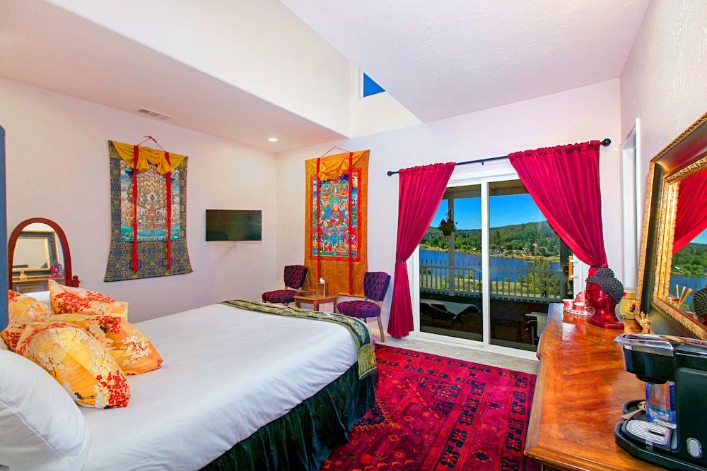 Deluxe Room, Balcony, Lake View